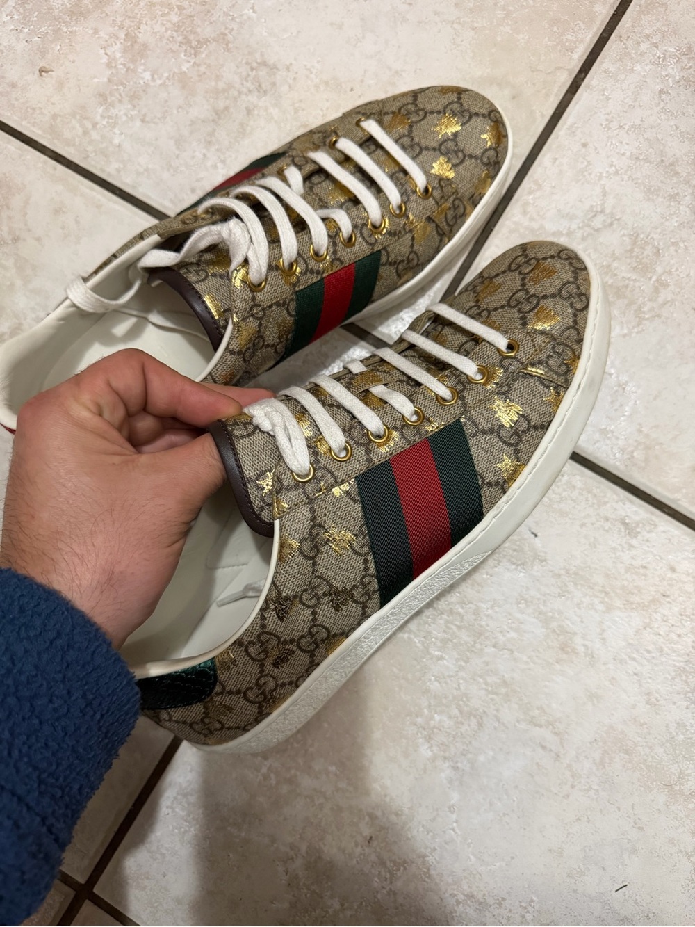 Gucci GG Supreme Sneaker with Red & Green Web and Gold Bee Motif, ORIGINAL✅